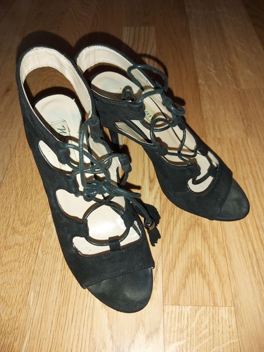 Sandálias em camurça