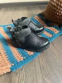 чорн zara чоботи і ботінки 25р 15,5 см черевики,проризинені