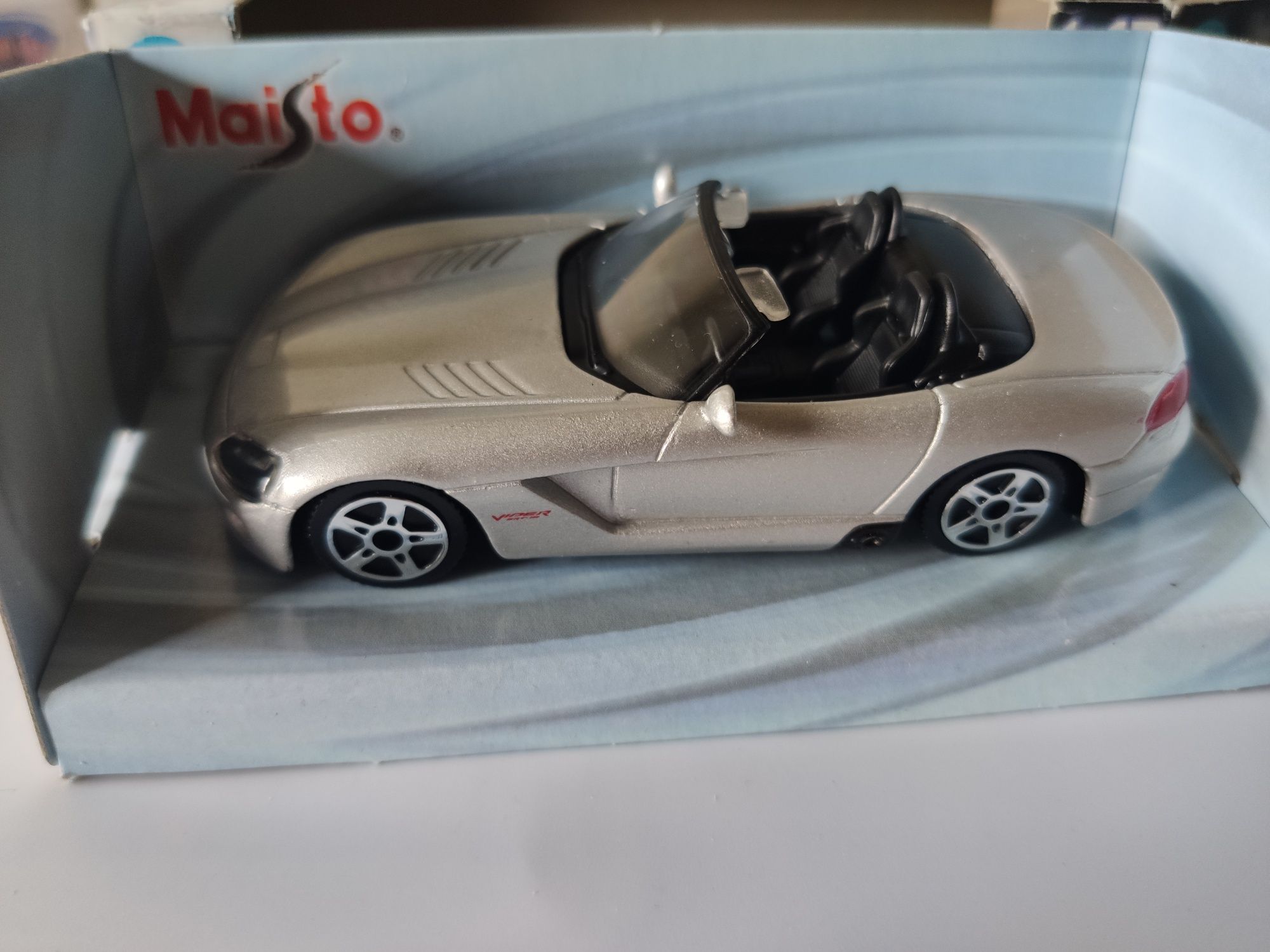 Dodge Viper SRT 1:43 maisto autko resorak nie bburago.