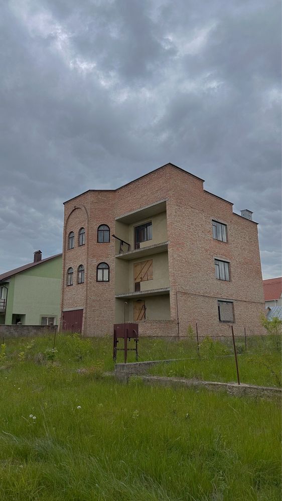 Продаж двох будинків район Тинне, ідеально під перебудову під квартири