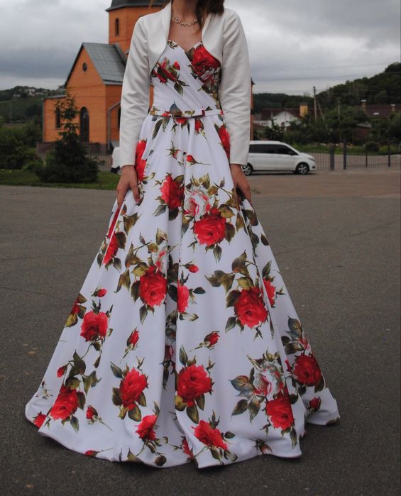 Сукня на свято,неймовірно красива