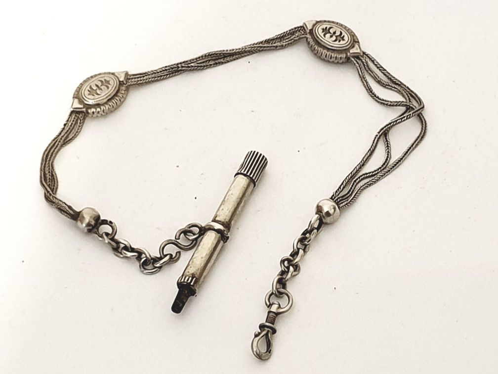 Antiga corrente de relógio de bolso em prata com chave