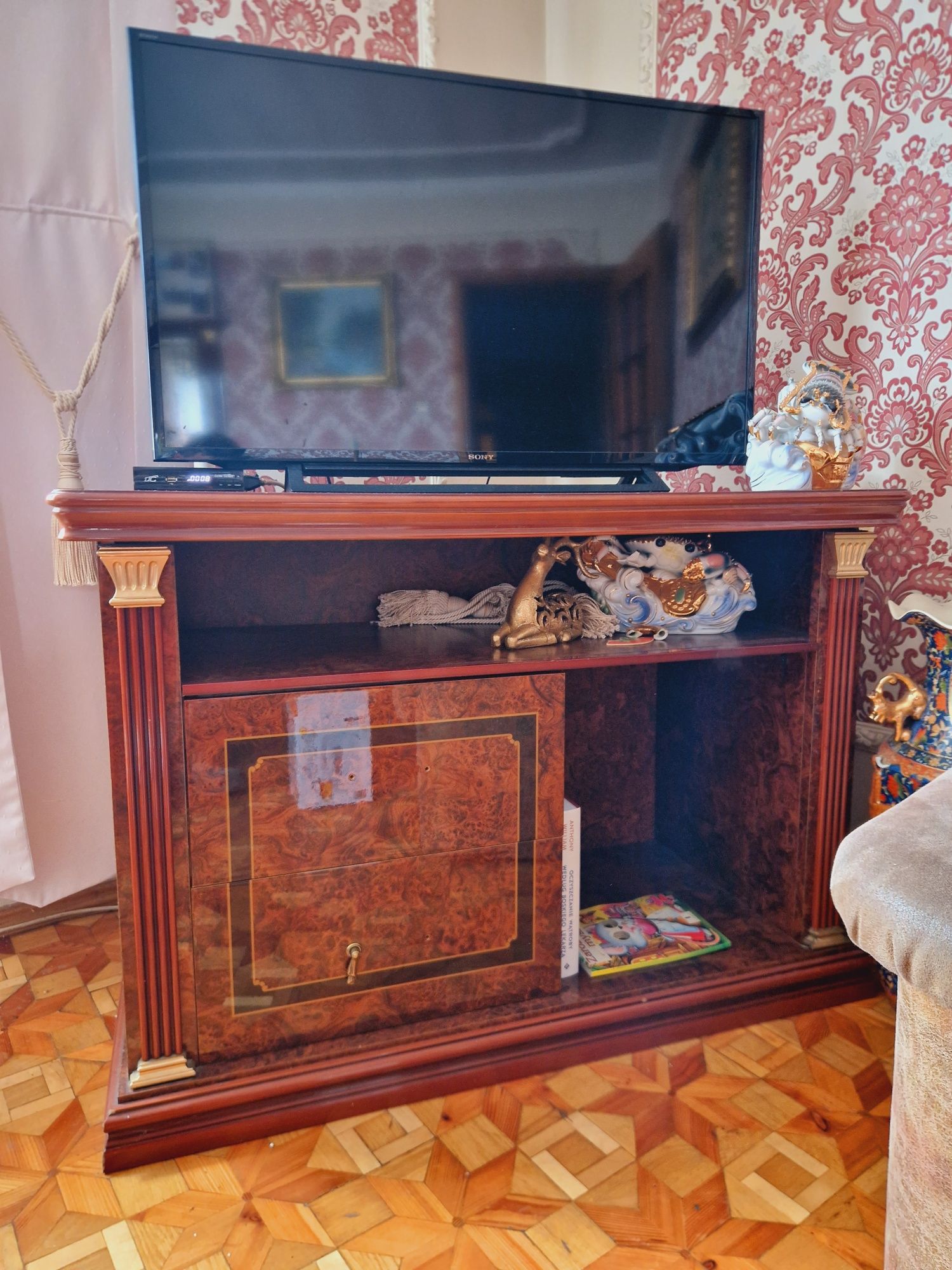 Komplet mebli włoskich, wysoki połysk, stół