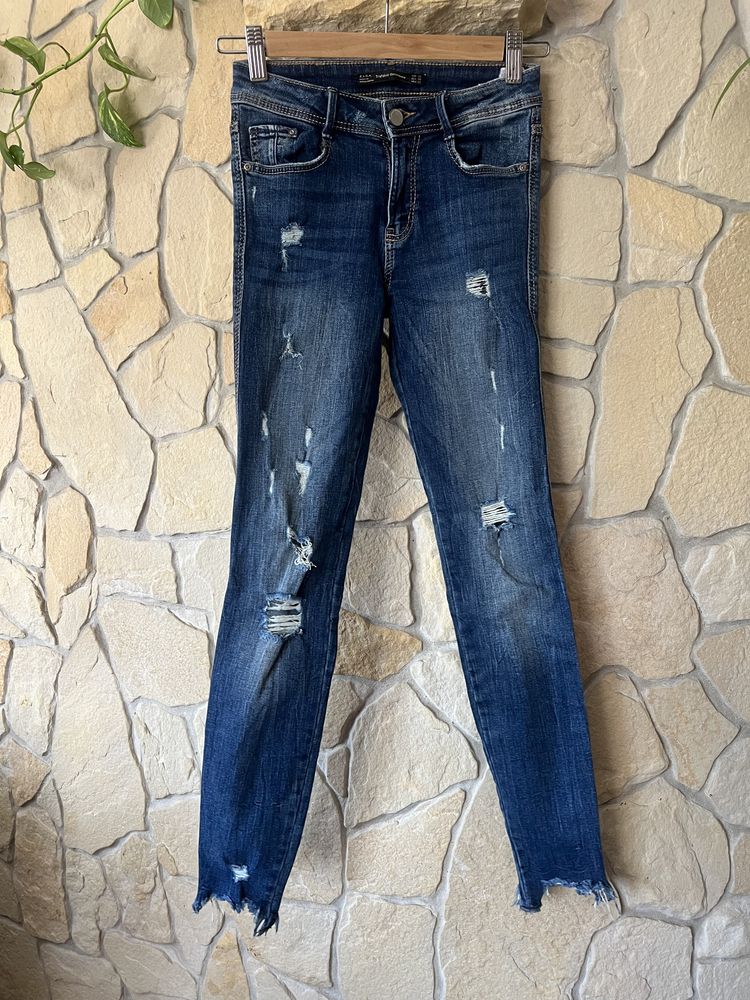 Jeansy niebieskie rurki Zara XXS 32 dżinsy do kostek z dziurami i prze