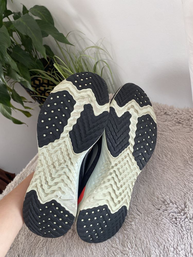 Nike Odyssey React Wolf