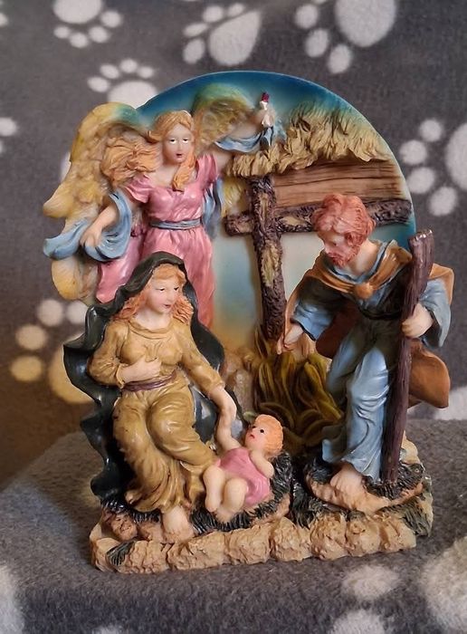 Uszkodzona stara szopka