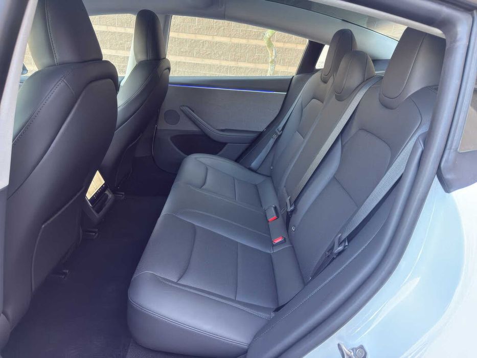 Tesla Model 3      2024