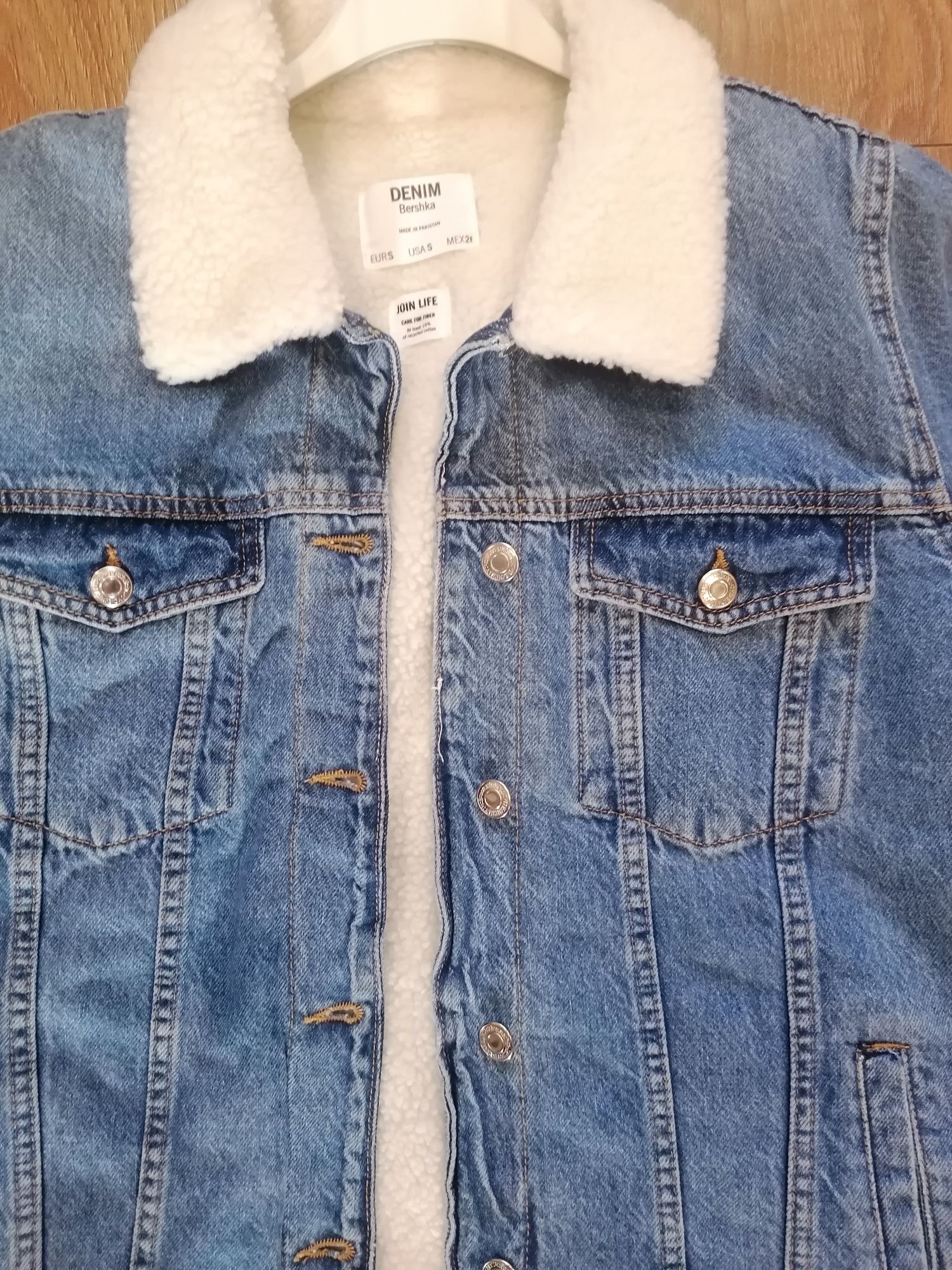 Jeansowa kurtka ocieplana BERSHKA rozmiar S