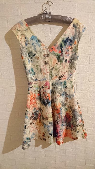 Żakardowa kolorowa sukienka Zara wzory mazgaje lato wiosna