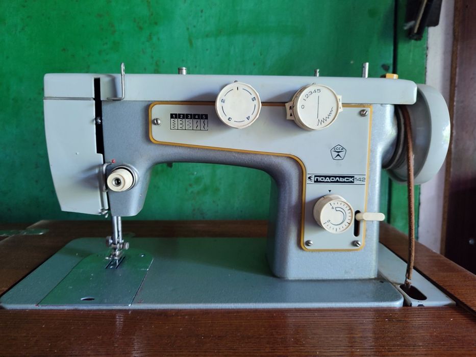 Продам швейную машинку