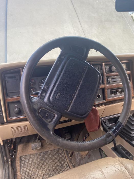 Джіпа черокі 2,5 турбо Дизель 1991 року пробіг