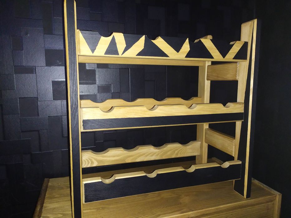 Stojak na wino lite drewno sosnowe loft industrial czarny