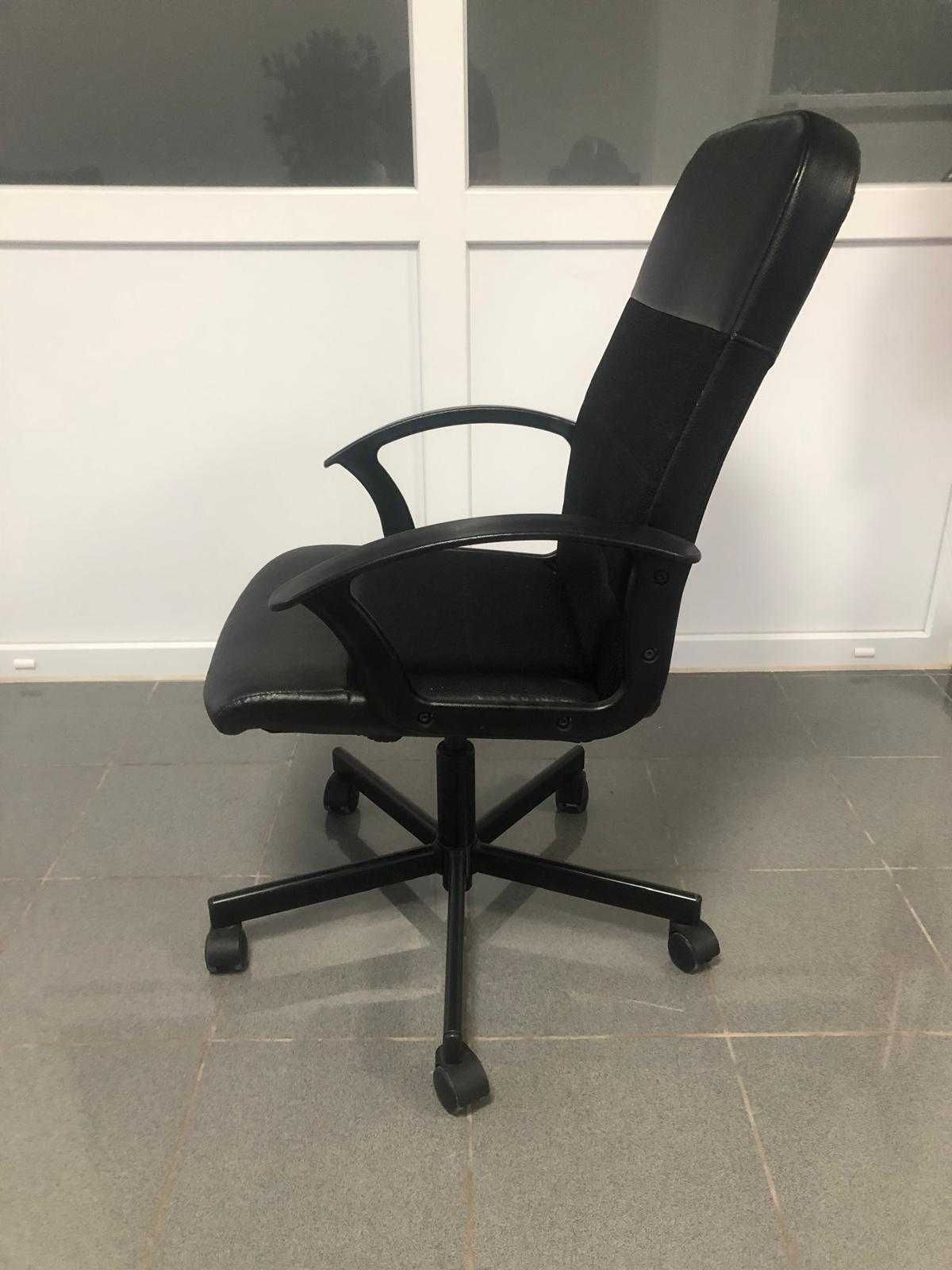 Cadeira de Escritório Giratória com Rodas - Ajustável em altura - IKEA