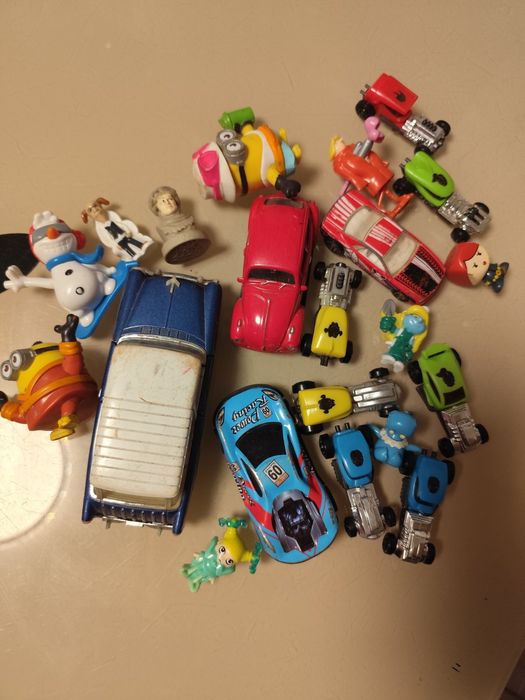 Лот дитячих іграшок