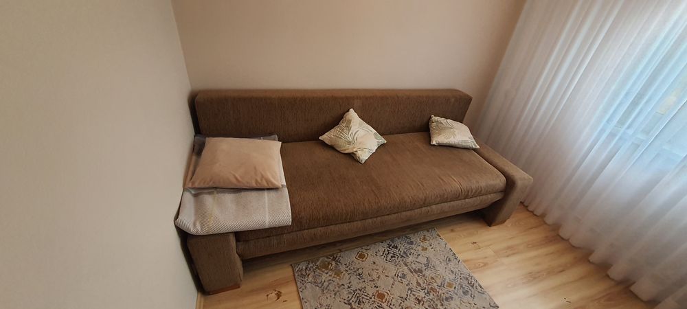 Kanapa rozkładana z funkcją magazynu