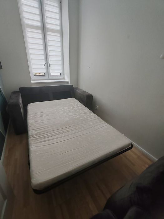 Kanapa z systemem włoskim