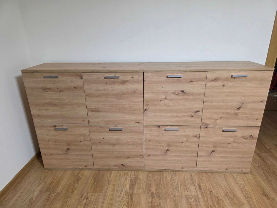 Komplet mebli do salonu komoda, witryny, słupki 7 elementów