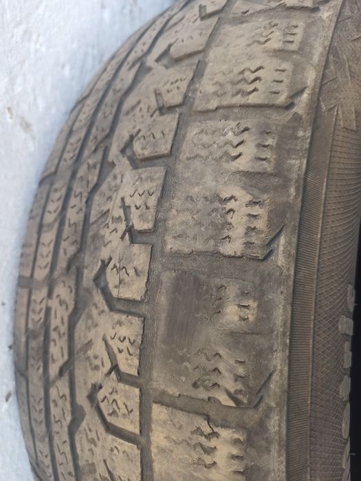 Kumho 235/65 R17 б/в зима