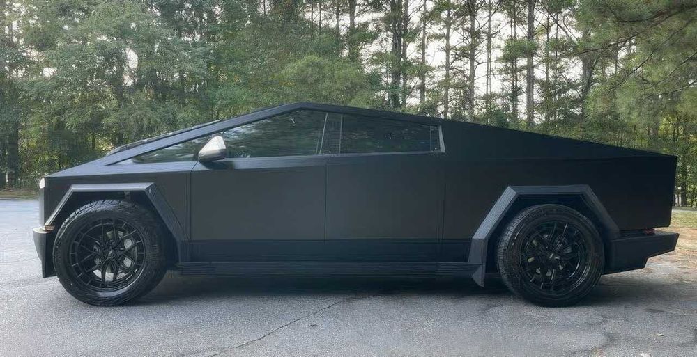 Tesla Cybertruck      2024