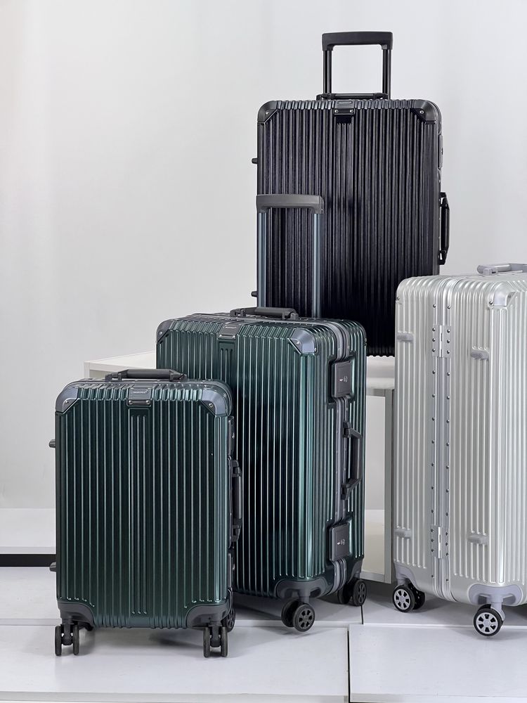 МІЦНІ валізи із полікарбонату, чемодан на колесх
