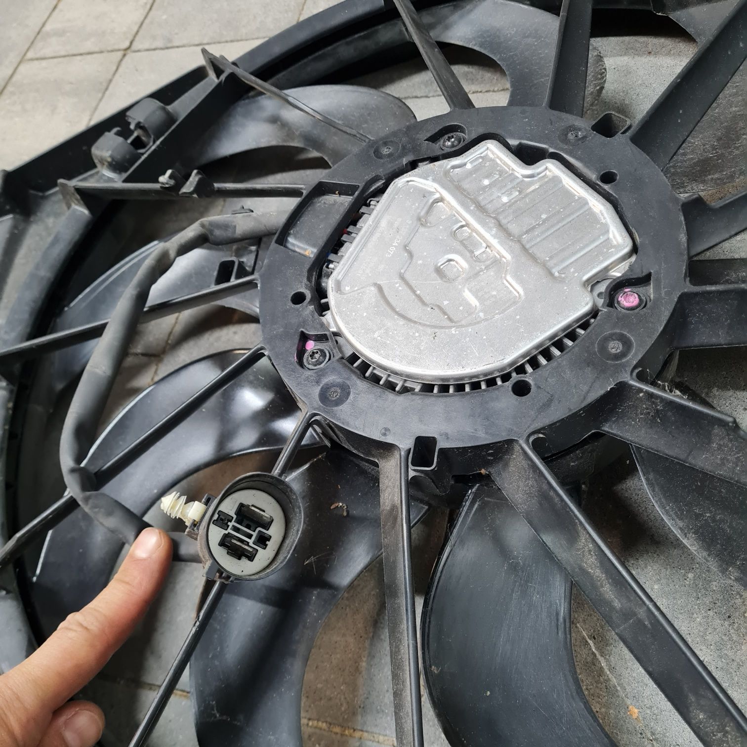 Obudowa +wentylator Ford kuga Escape  Mk3 2.0 ecoBoost LX61-8C601-AC