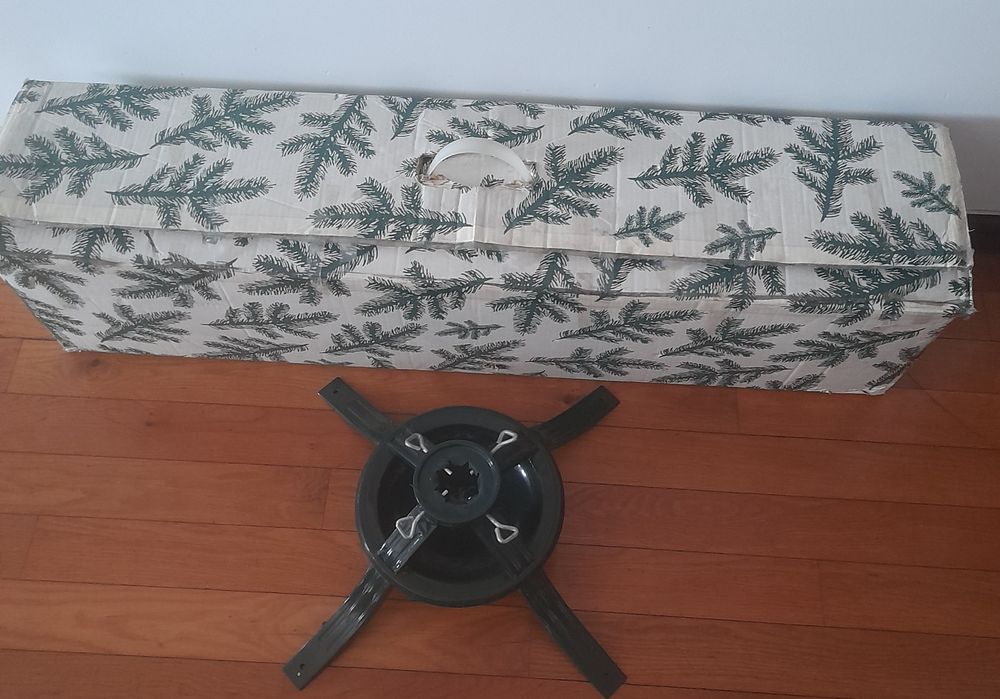 Pinheiro Canadiano de Natal artificial com 2,10 metros de altura 10