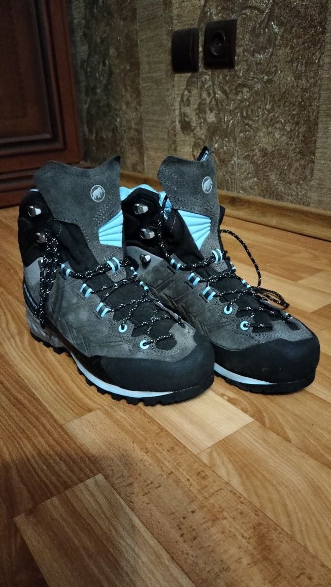 Продам зимние ботинки Mammut
