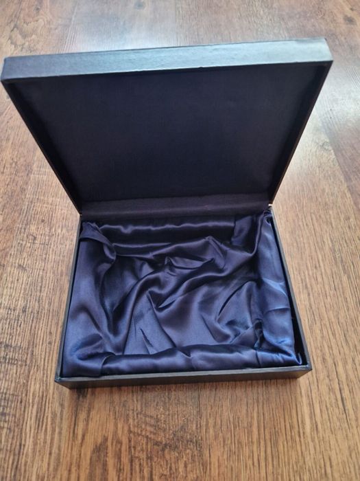 Pudełko 16,5 x 19,5 cm ozdobne na prezent