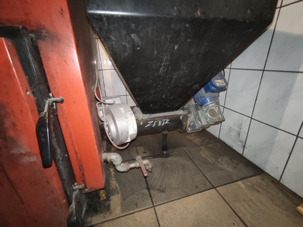 Piec z podajnikiem 24kv
