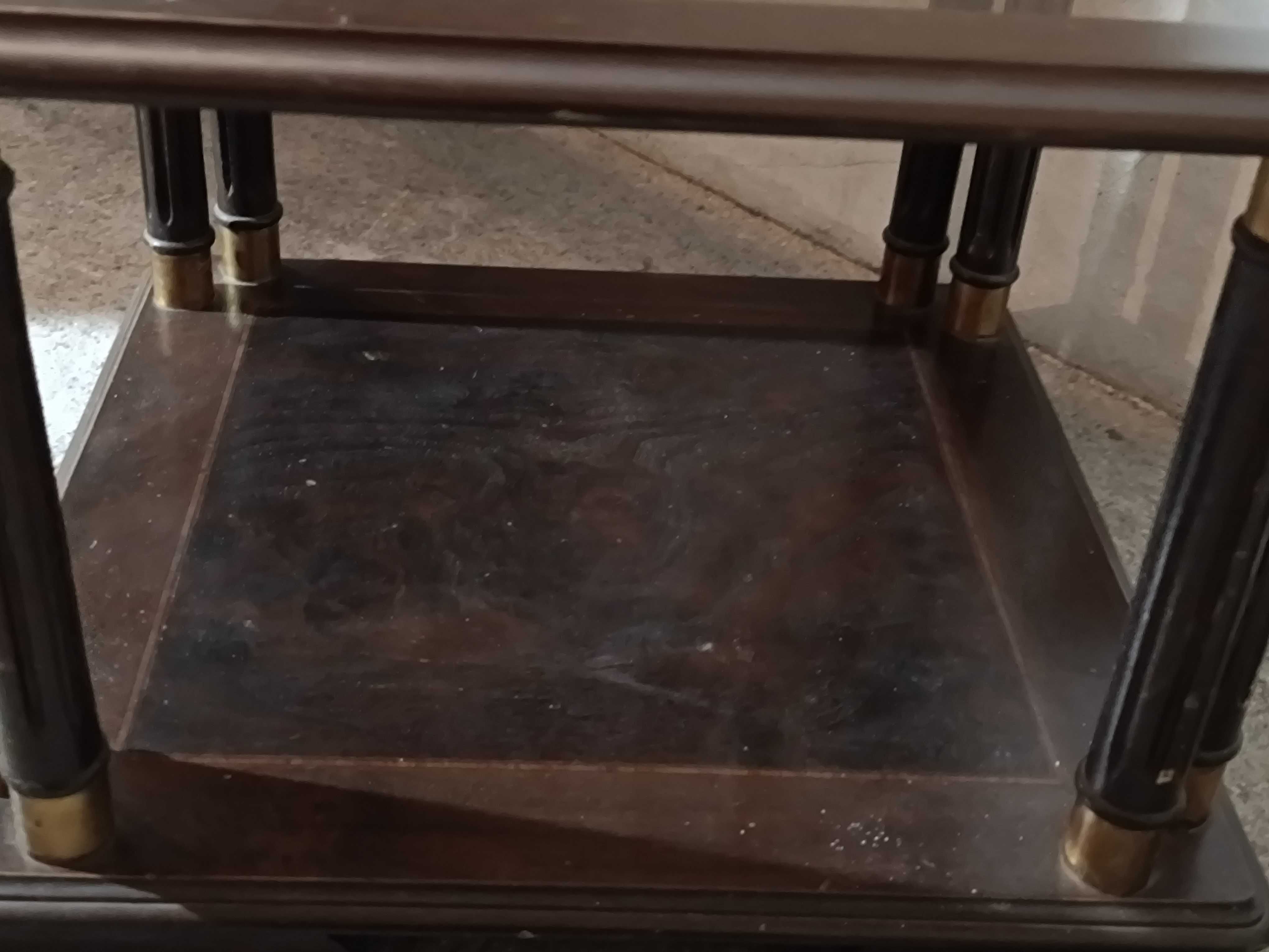 Mesa antiga de madeira e vidro