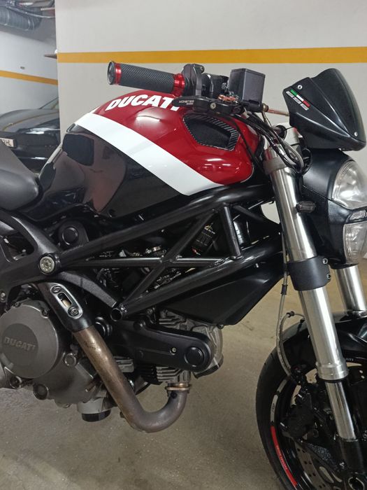 Ducati Monster 696