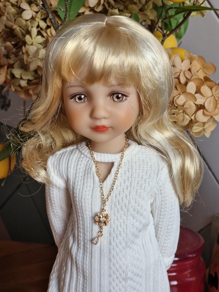 Хлоя від Ruby Red Fashion Friends