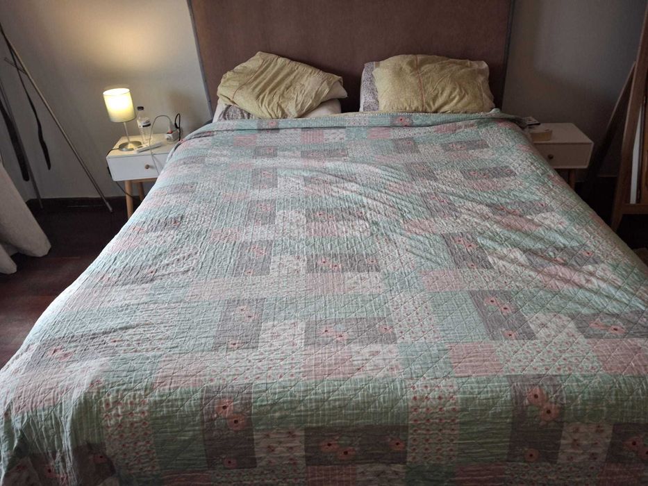 Cama super confortavel com colchao 160 cm X 200 cm
