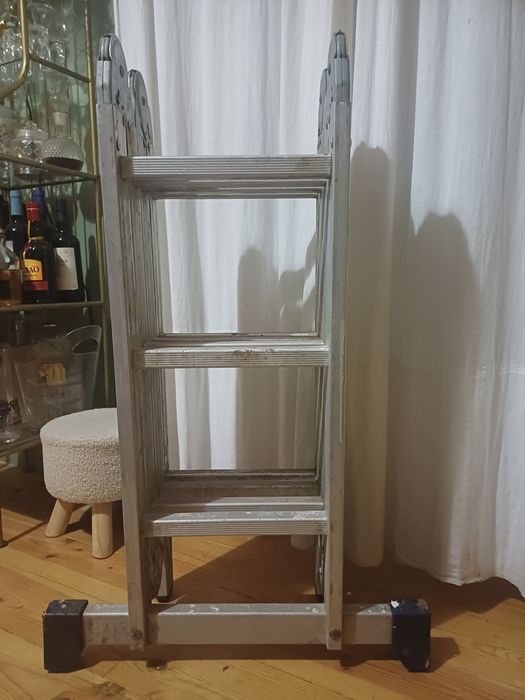 Escadote/escada multifuncional dobrável