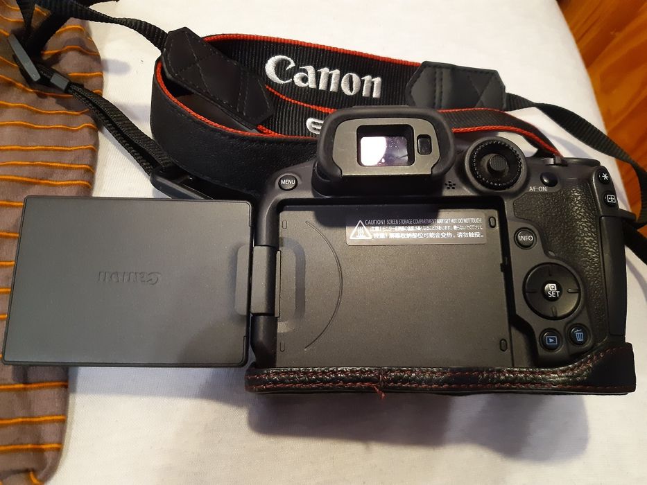 Aparat bezlusterkowy Canon EOS R7 bdb stan + extra bateria + case