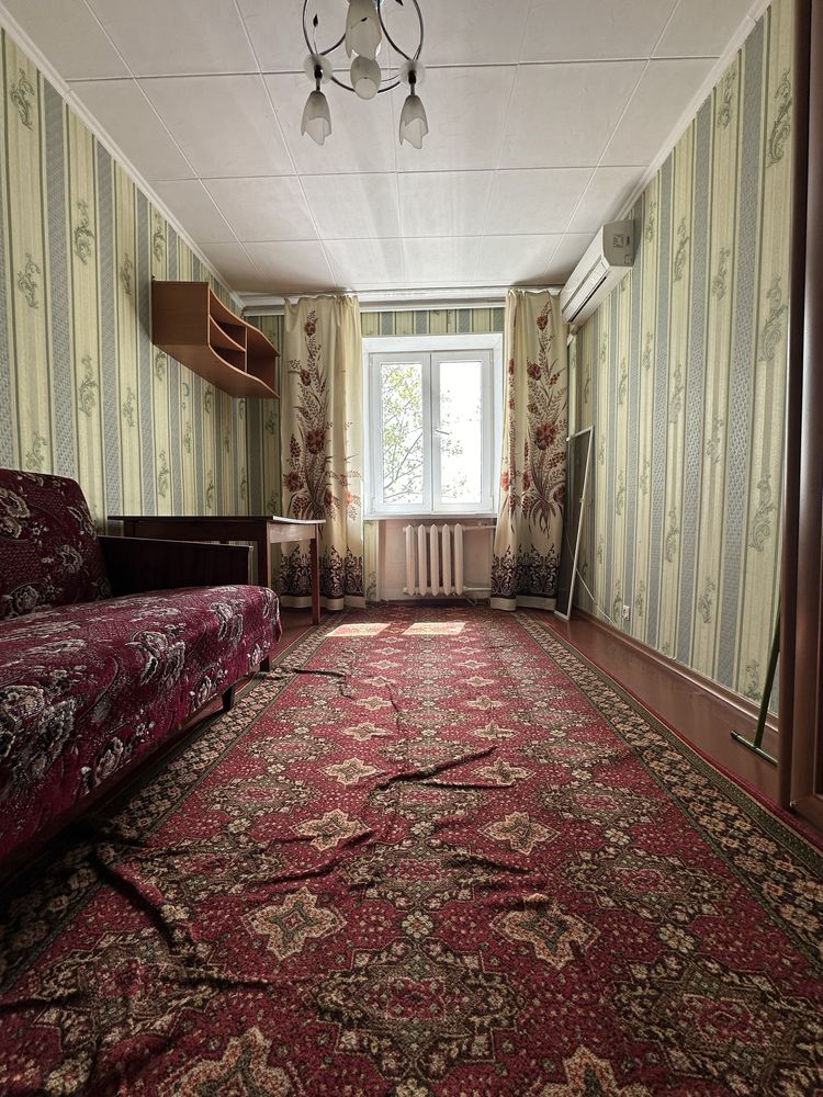 Простора кімната 14м в центрі