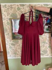 Елегантна винно-червона сукня