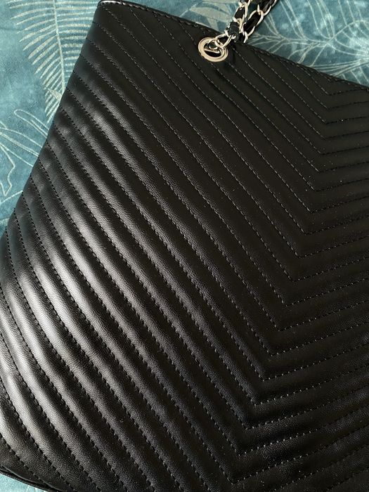 Czarna duża torba Oodji pikowana