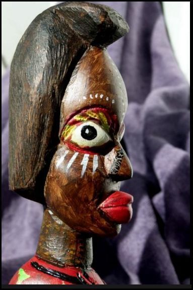 Escultura africana em madeira