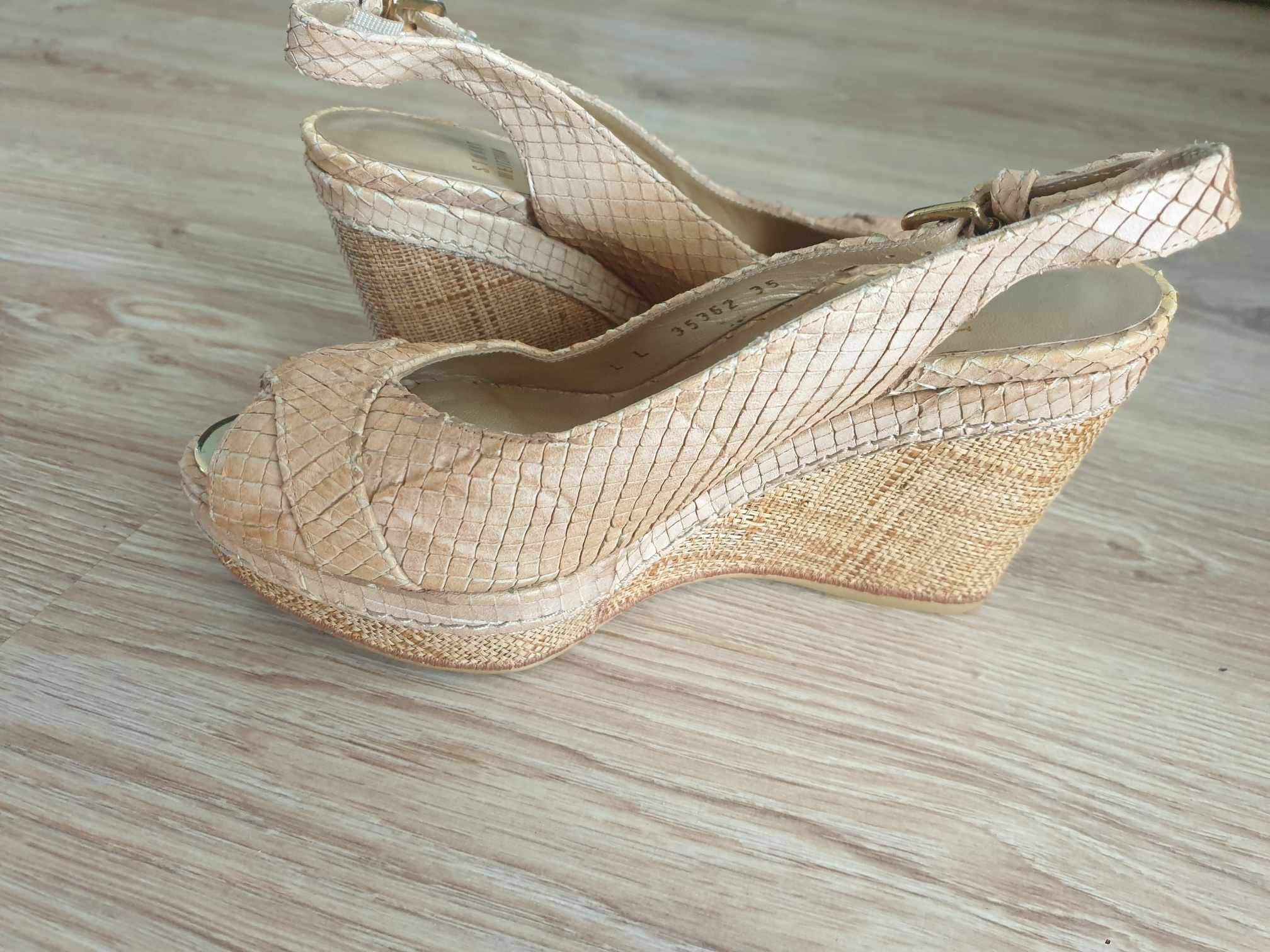 Stuart Weitzman sandały na koturnie 35