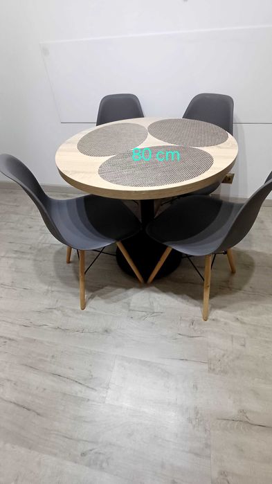 Stolik kuchenny z 4 krzesłami