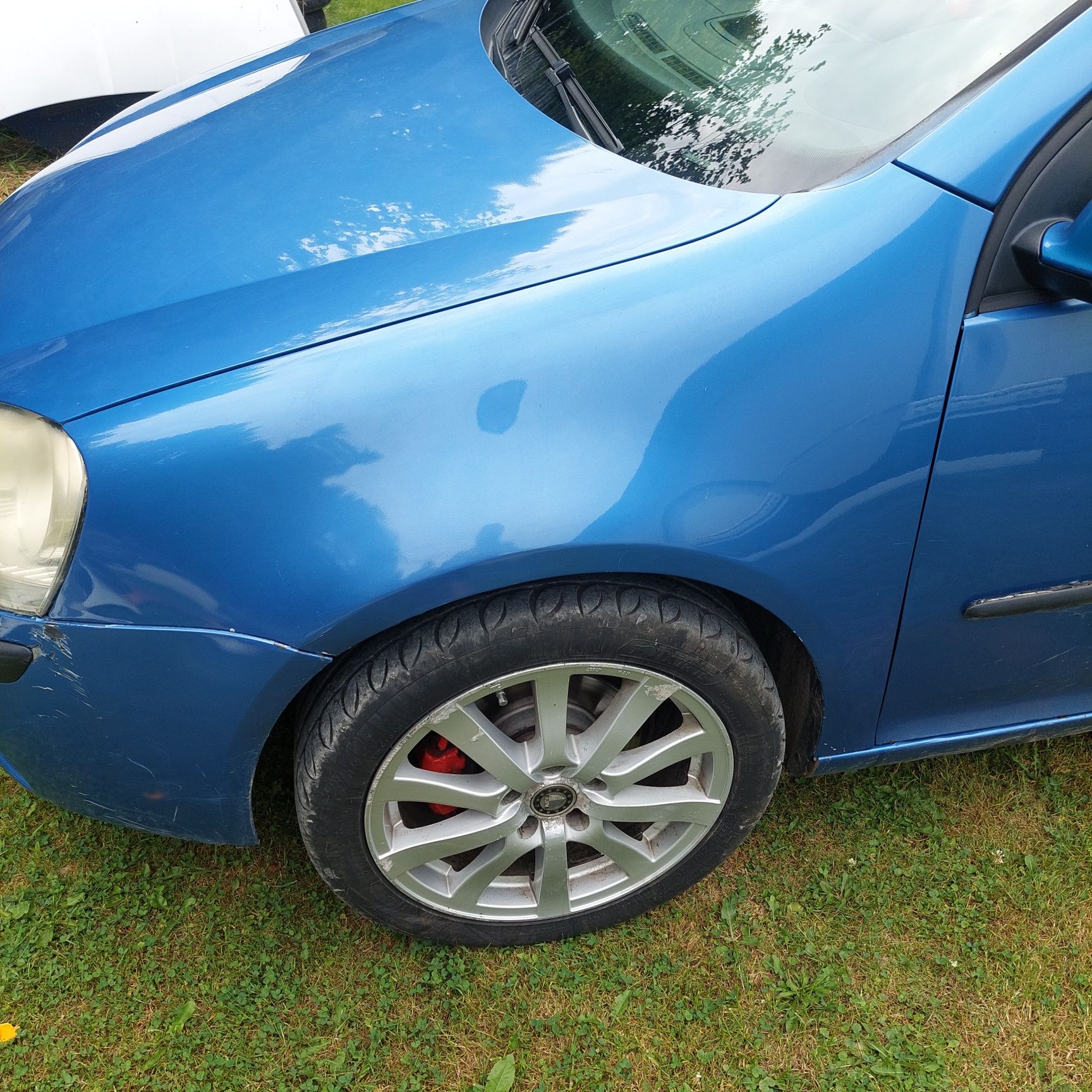 Maska przód golf V 5 jetta kolor LC5G