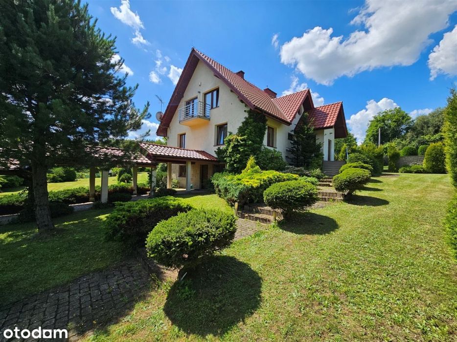 Siedliskowa rezydencja z dużym pięknym ogrodem