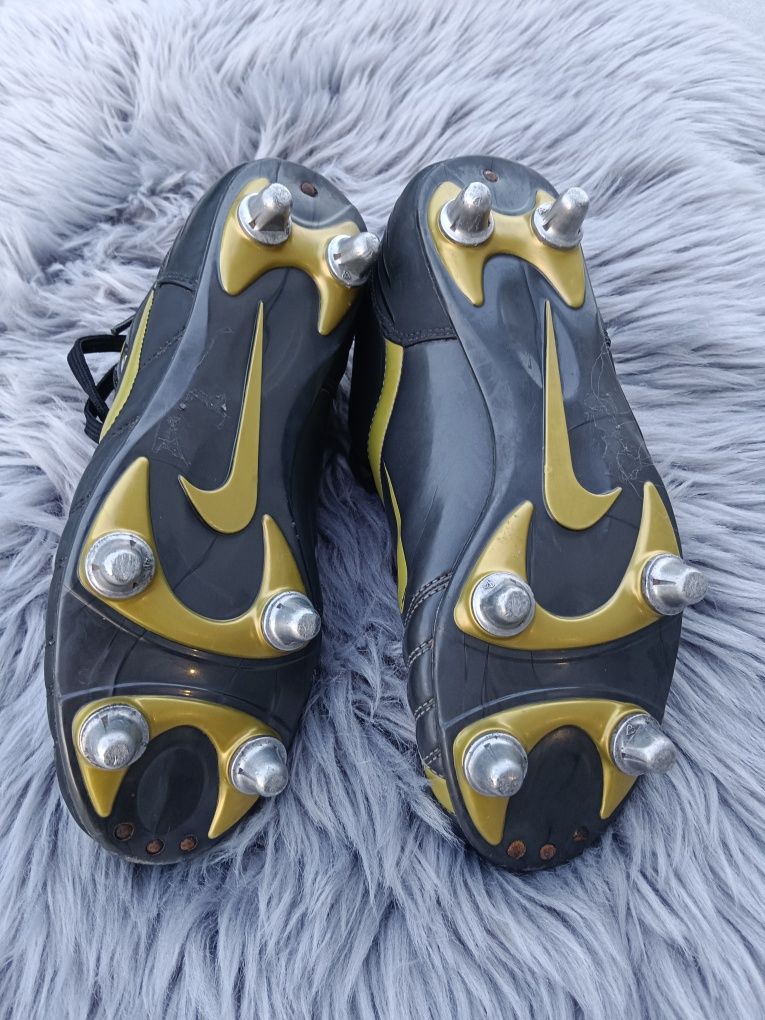 Korki czarno-złote Nike total 90 shift rozm. 41