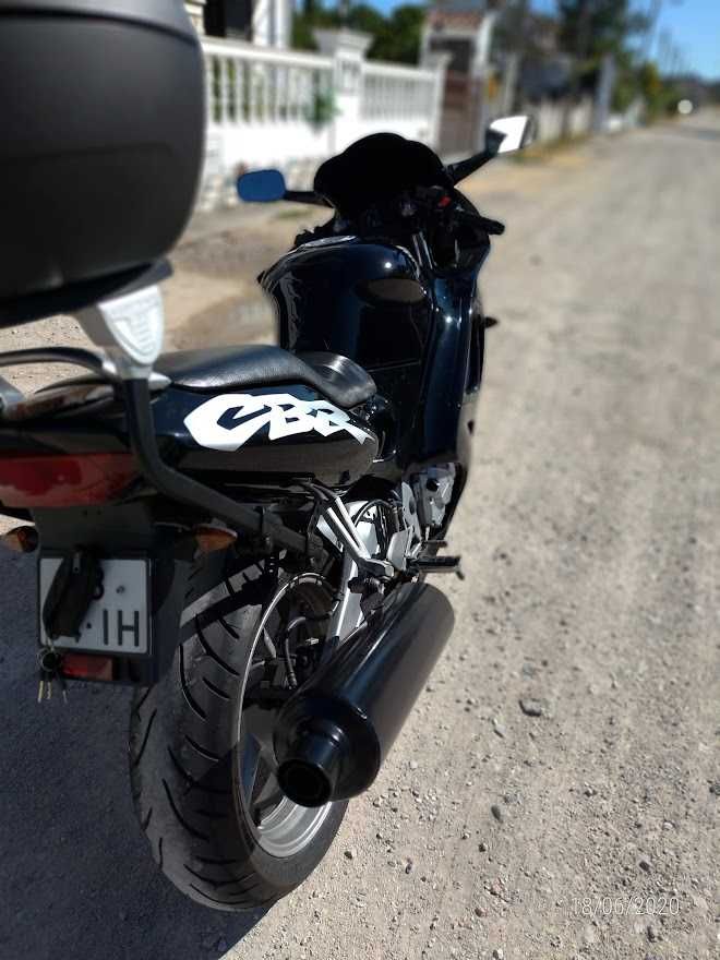 Honda CBR F3 mota muito bonita