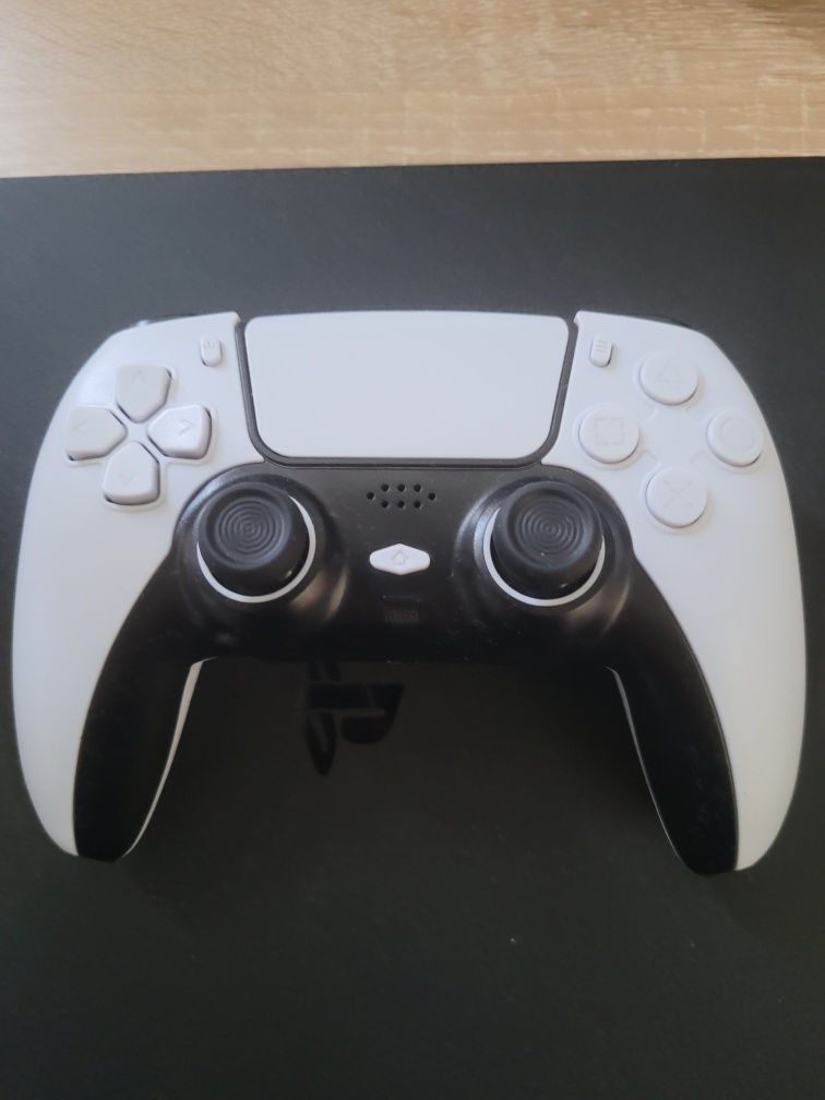 Ps4 slim 1tb 5 gier 2 pady