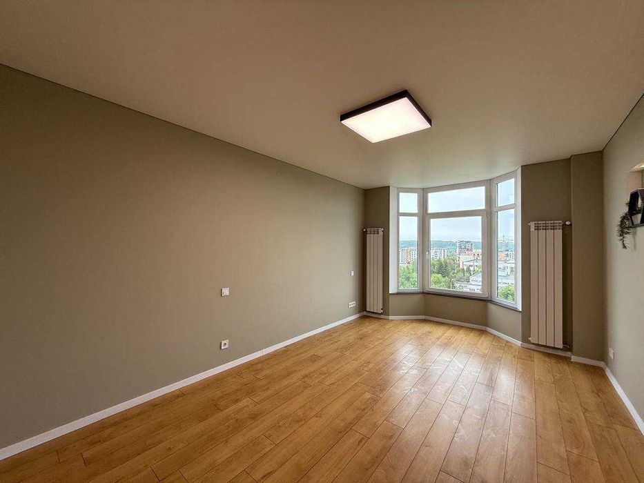 Велика 1 кімнатна квартира у новобудові