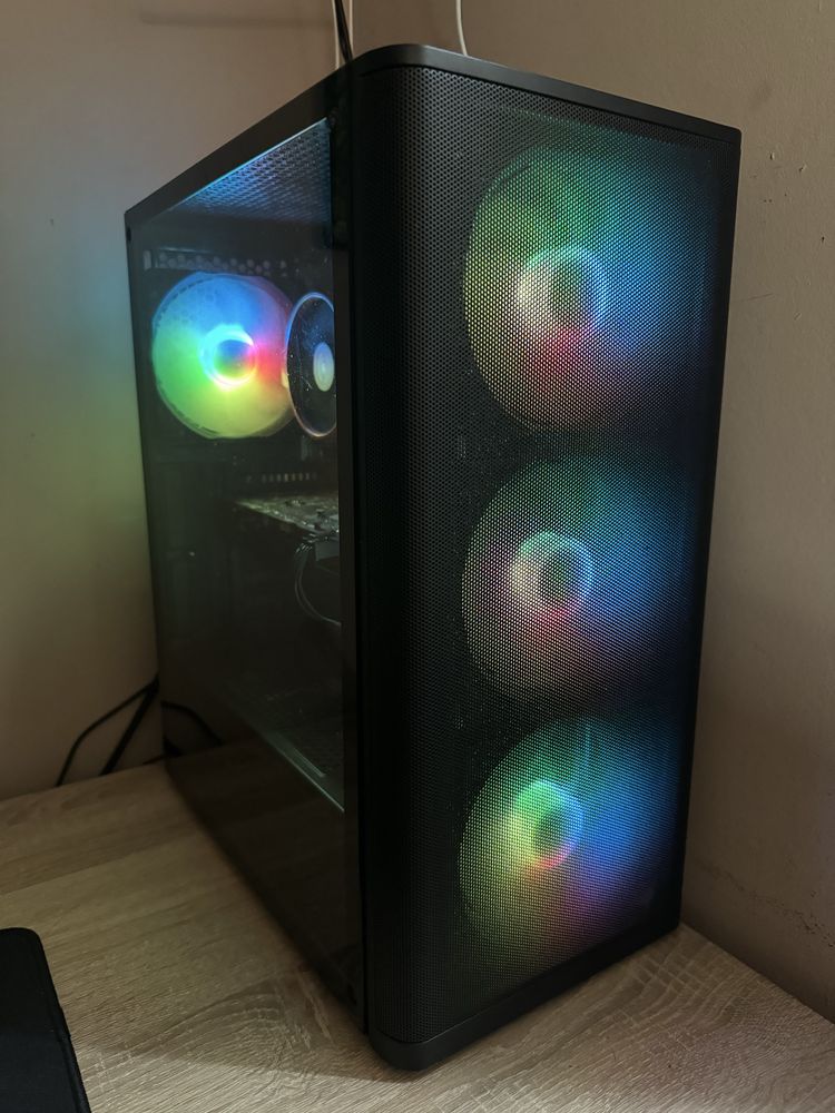 Komputer gamingowy R5 3600/rx 6600xt , 16gb ram, monitor 24’ , ssd 500