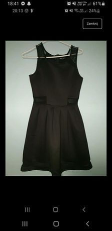 Czarna sukienka ramiączkach