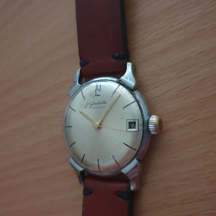 Редкие Немецкие часы Glashutte 1960-х с календарём